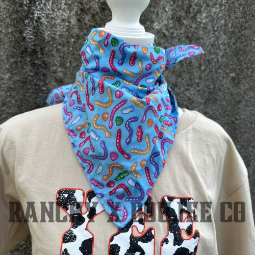 WRIGGLY WORM NECK SCARF